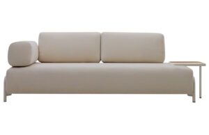 Tmavě béžová čalouněná třímístná pohovka Kave Home Compo II. s velkým stolkem 252 cm